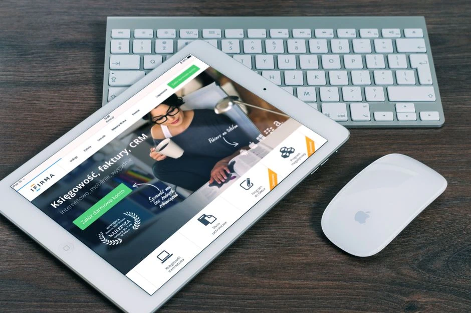 KI-Website-Builder vs. Beauftragung einer Webagentur: Kosten, Geschwindigkeit und Kontrolle